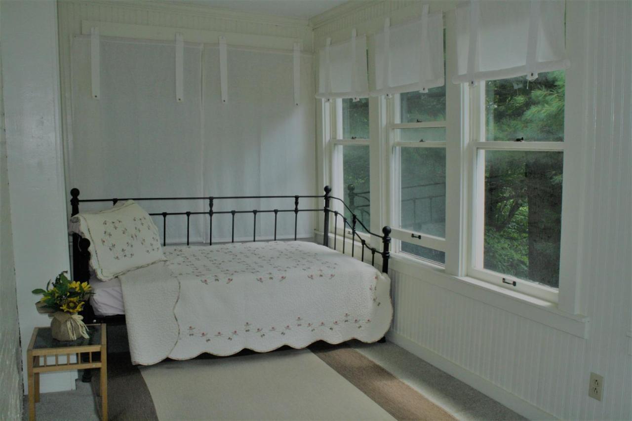 סרנק לייק Franklin Manor Bed And Breakfast מראה חיצוני תמונה