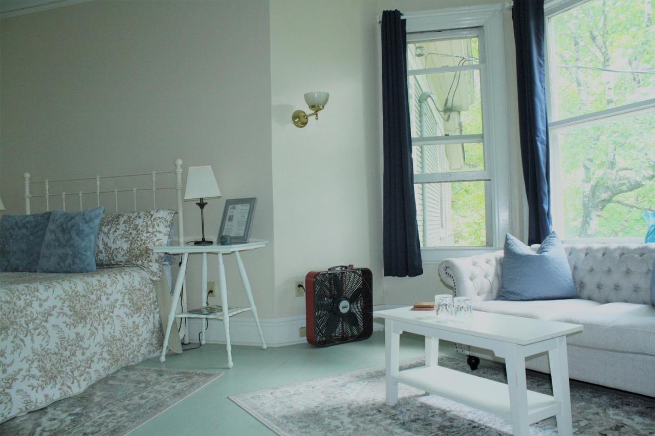 סרנק לייק Franklin Manor Bed And Breakfast מראה חיצוני תמונה